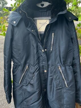 Vintage Y2K Abercrombie & Fitch Navy Puffer Parka w Faux Fur Trim Thick Layered